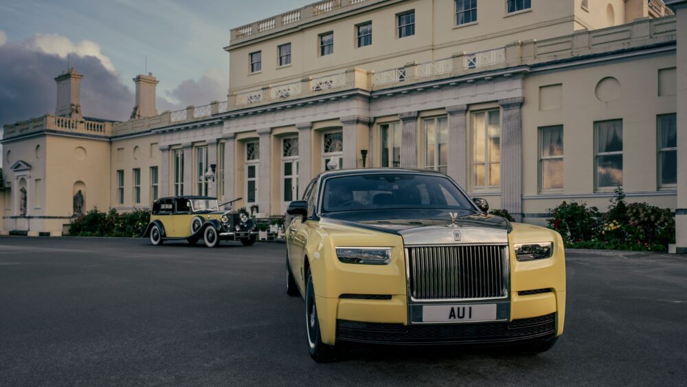 Rolls-Royce Phantom Goldfinger в Стоук-парке 